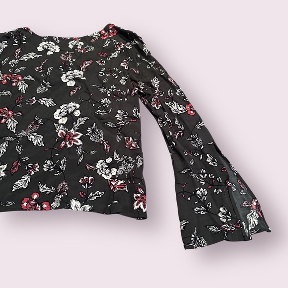 Women's cupcakes & cashmere Dark Gray Floral Blouse Tie And Sleeve Detail Medium - Picture 11 of 15